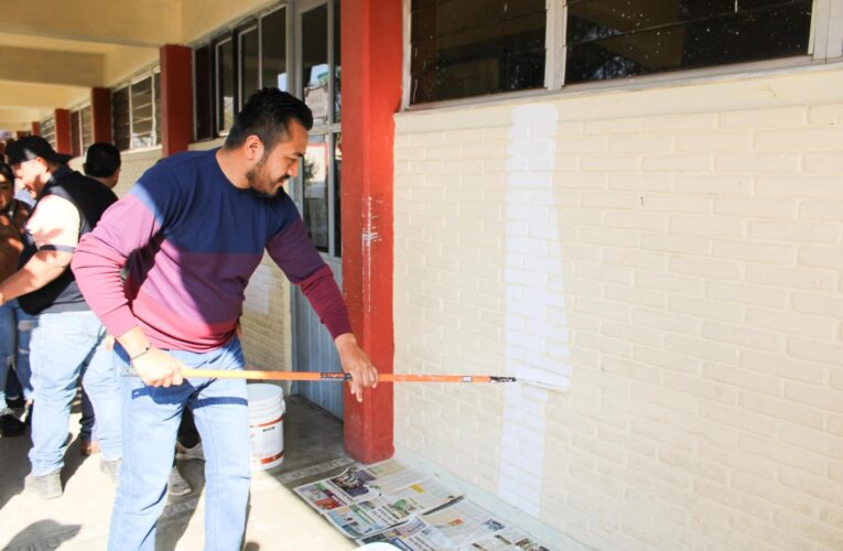 Roberto Solís y su equipo transforman la escuela Plutarco Elías Calles con el programa “Coloreando la Educación”