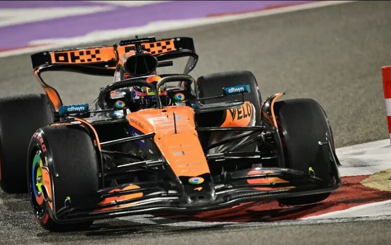 Piastri y Norris confirman poderío de McLaren en las primeras prácticas del Grand Prix de Bahréin