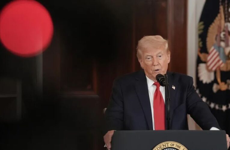 Donald Trump afirma que no quiere que China sufra por los aranceles que le impuso