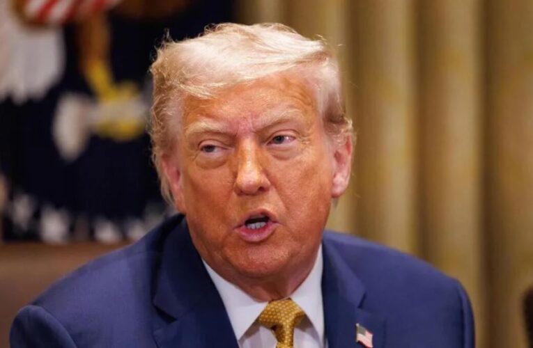 Donald Trump da a Putin un plazo de “10 a 12 días” para que termine guerra en Ucrania