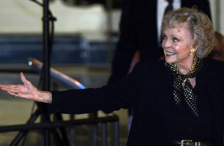 Muere a los 100 años la actriz June Lockhart, conocida por sus papeles en ‘Lassie’ y ‘Perdidos en el espacio’