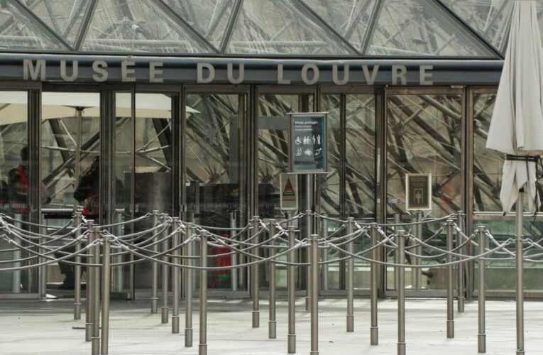 Uno de los detenidos no fue consciente de la gravedad del robo al Louvre, dice abogada
