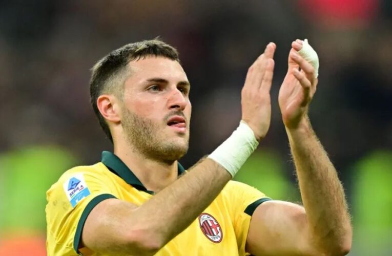 Santiago Giménez es baja con el Milan por lesión en el tobillo: “llegó el momento de parar”