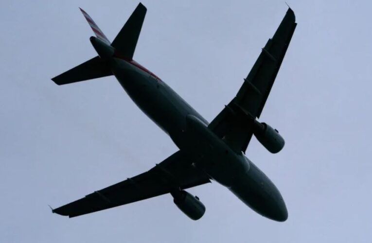 Estados Unidos advierte a aviones comerciales por aumento de actividad militar en Venezuela; pide “extremar precaución”