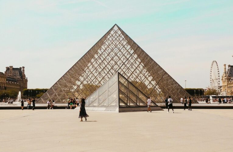Cuatro nuevos detenidos por el robo en el Museo del Louvre