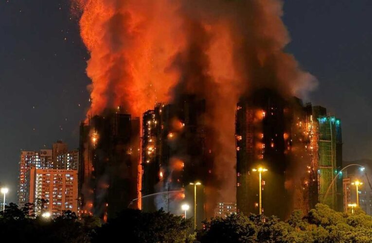 Trece muertos en incendio de complejo residencial en Hong Kong