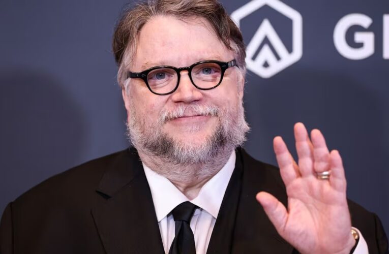 Guillermo del Toro anuncia el fallecimiento de su hermano durante una entrega de premios: “Incluso un corazón roto te impulsa a seguir adelante”