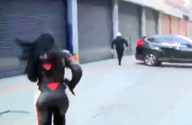 Reportera capta en vivo a policía del Edomex que presuntamente extorsionaba a un automovilista en Naucalpan