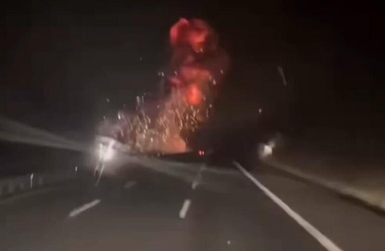 Avión militar se estrella en misión nocturna, piloto pierde la vida