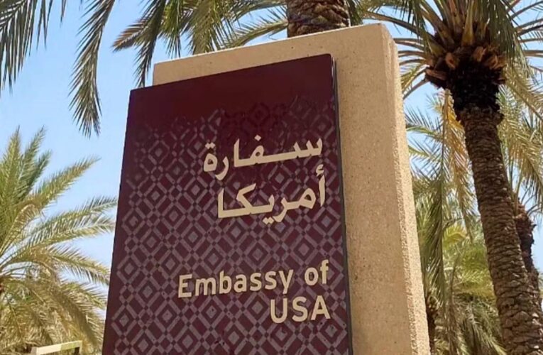 EE.UU. cierra sus embajadas en Kuwait y Arabia Saudita por ataques iraníes