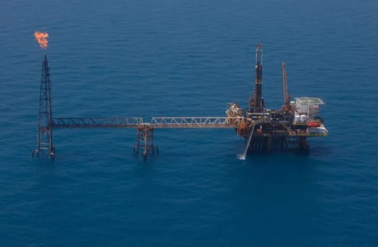 Petróleo acumula ganancias superiores al 45% desde inicio de las tensiones en Medio Oriente