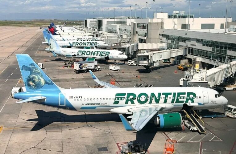 Avión embiste a peatón durante despegue en aeropuerto de Denver