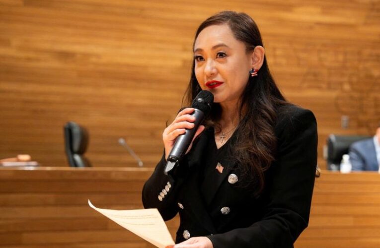 Alcaldesa de California se declara culpable de ser agente bajo las órdenes de China