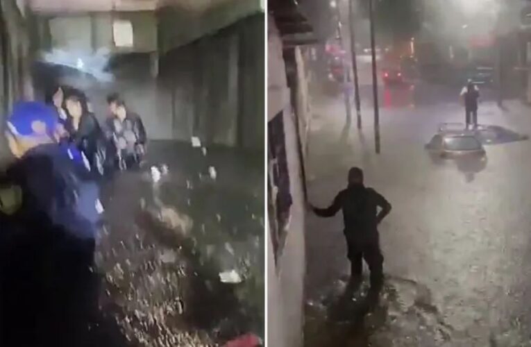Policías rescatan a personas atrapadas por las intensas lluvias en CdMx