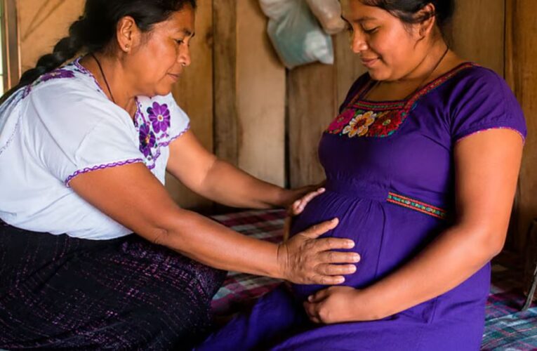 Parteras tradicionales, puente entre la medicina ancestral y el sistema de salud en Michoacán