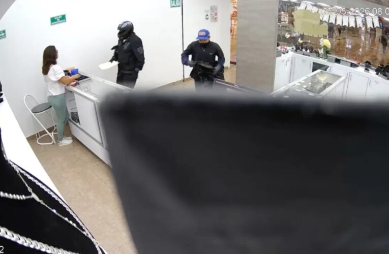 Roban joyería en centro comercial de Nuevo León; estiman botín de 3 millones de pesos