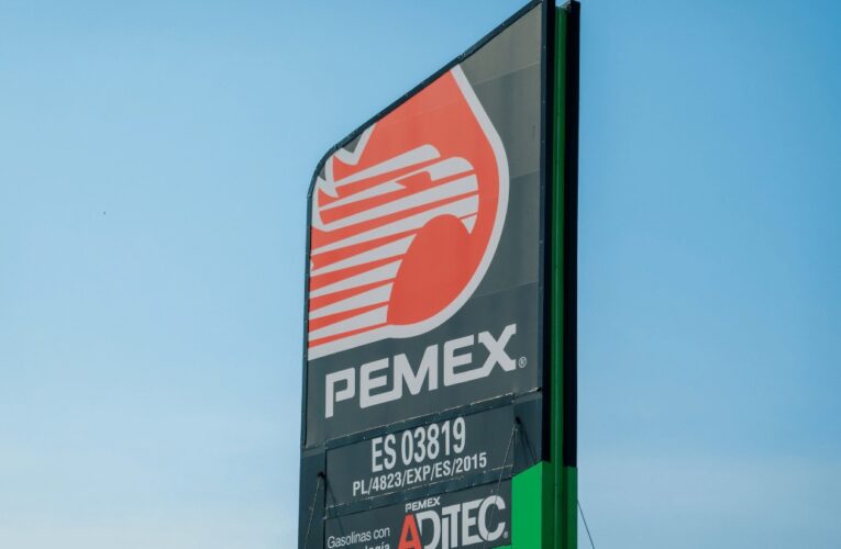 Pemex descarta desabasto de gasolina y pide evitar compras de pánico