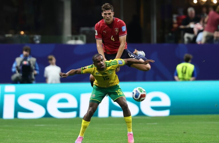Sudáfrica y República Checa empatan; complican su permanencia en el Mundial