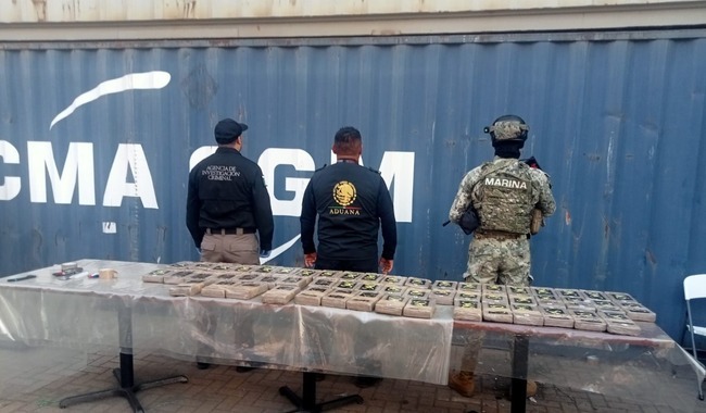 Aseguran 137 kilos de cocaína en puerto de Michoacán; detienen a cinco extranjeros
