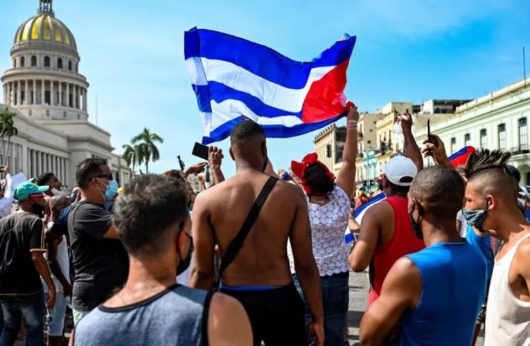 Cuba anuncia aumento al salario mínimo y modificación a pensiones