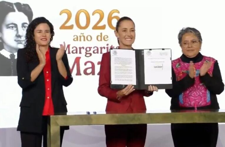 Sheinbaum firma decreto de transparencia total; limitarán la reserva de información