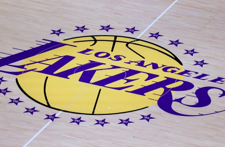 Venden a los Lakers por 12 mil millones de dólares