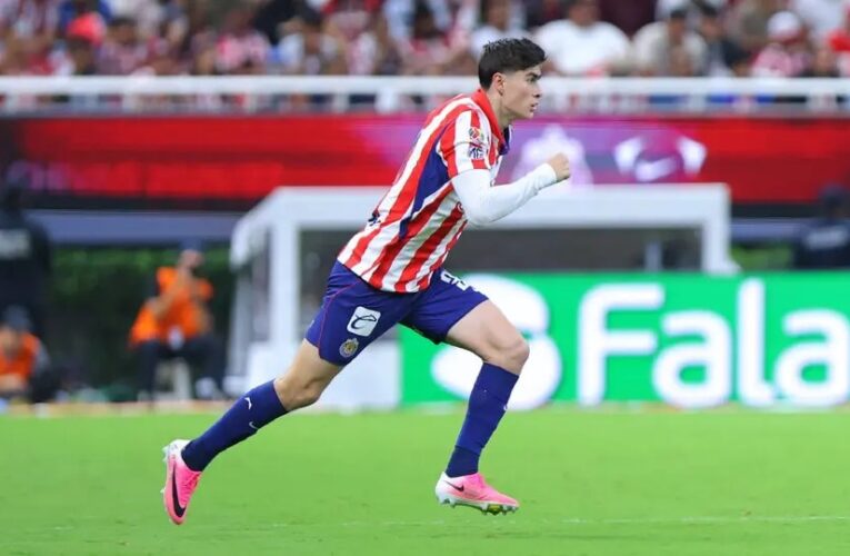 ¡Se va a Europa! ‘Hormiga’ González deja Chivas y ficha con Olympiacos