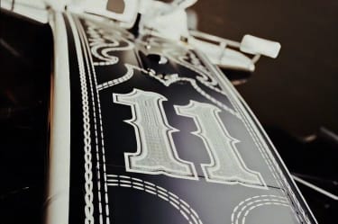 “Checo” Pérez estrena decoración especial de Cadillac para Austin